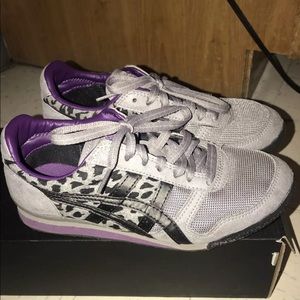 ONITSUKA TIGER ULTIMATE 81 LIGHT GRAY/BLACK WOMEN6